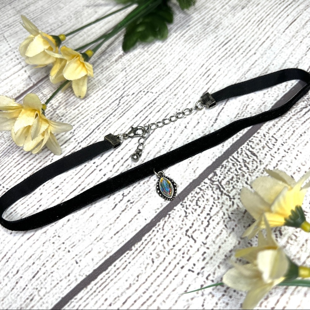 Forever 21 Velvet Diamond Choker Necklace